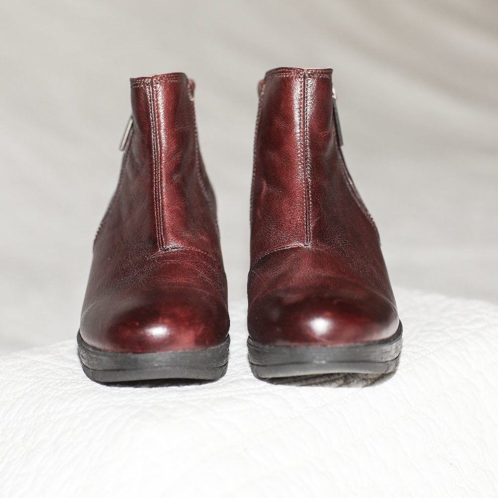 Bussola wedge bootie